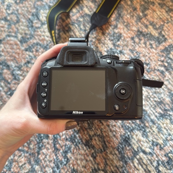 Nikon D3000 DSLR Camera with additional lens and tripod - Picture 2 of 10